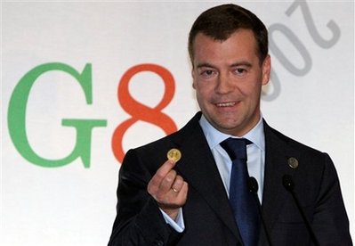 Medvedev Unveils World Currency Coin At G8